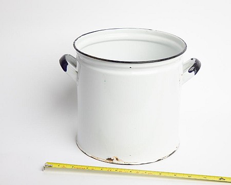 Pot with Handles in Enamel Medium 